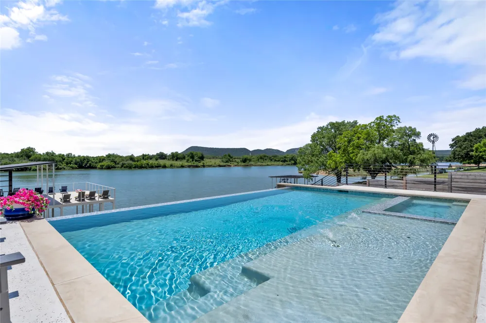 3208 River Oaks Drive Kingsland, TX 78639