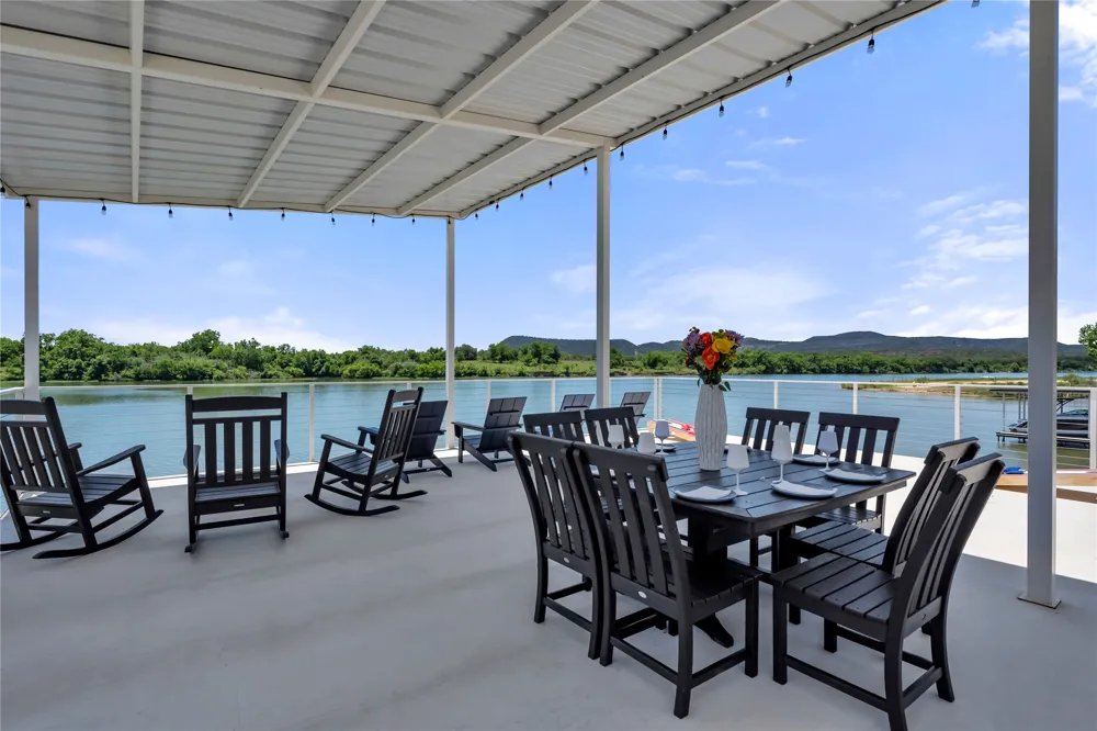 3208 River Oaks Drive Kingsland, TX 78639