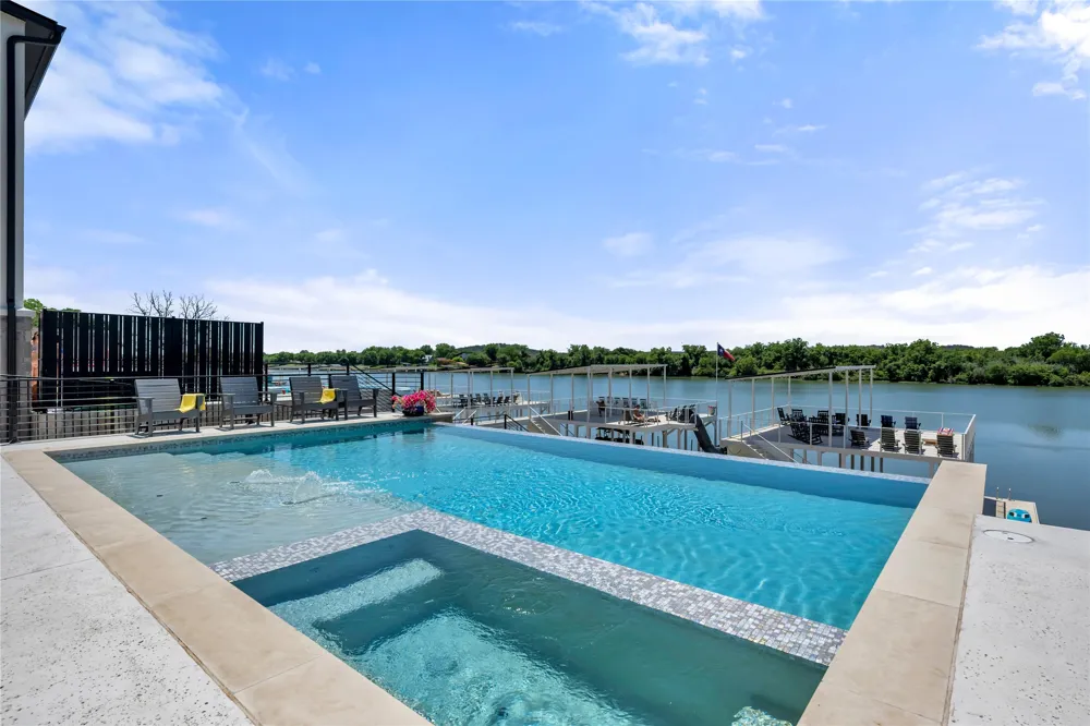 3208 River Oaks Drive Kingsland, TX 78639