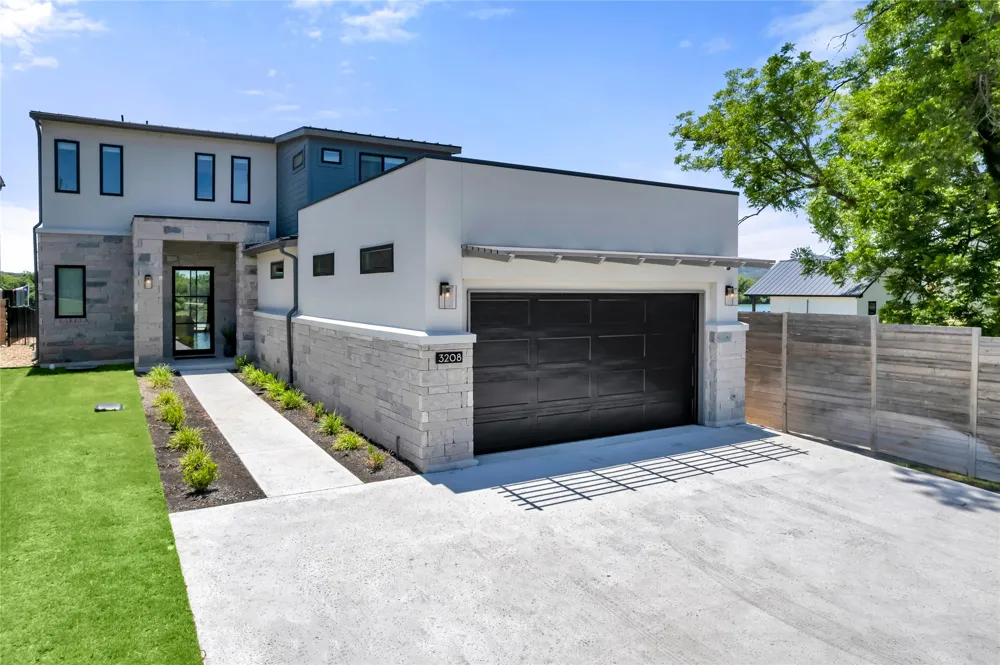 3208 River Oaks Drive Kingsland, TX 78639