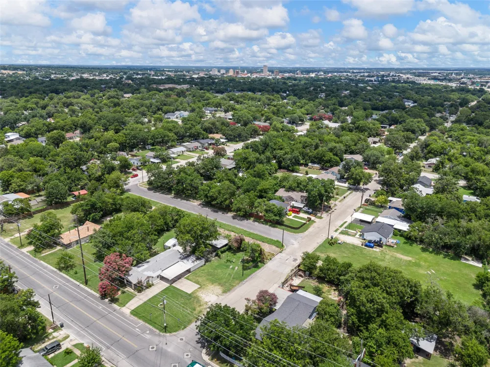 1320 S 26th Street Waco, TX 76706