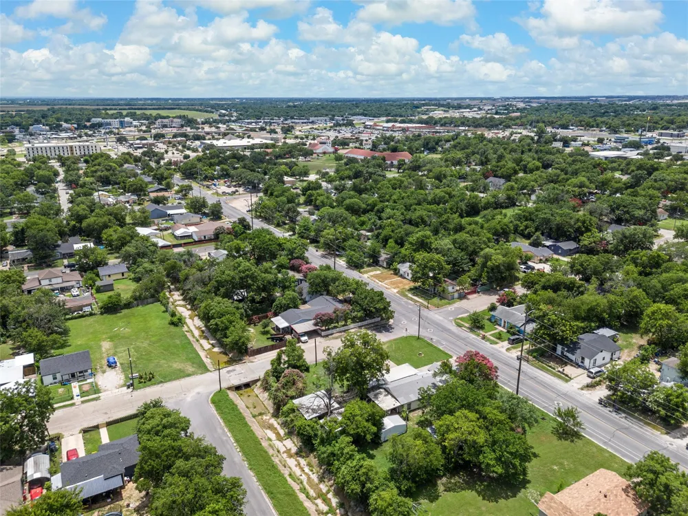 1320 S 26th Street Waco, TX 76706