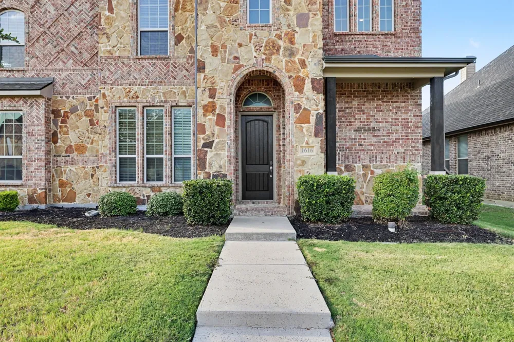 1616 Canals Drive Little Elm, TX 75068