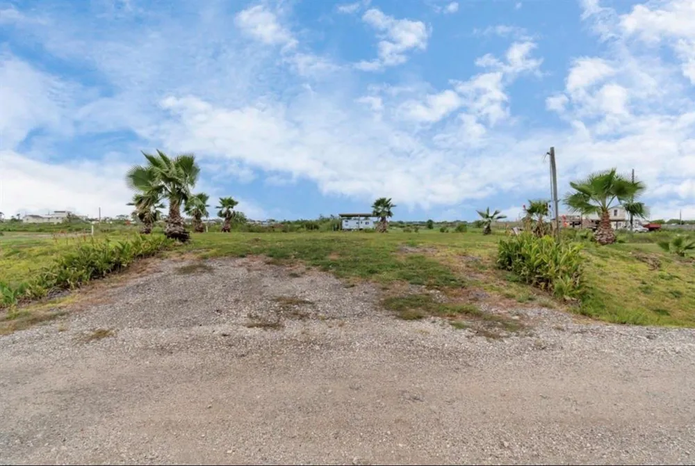 18 Cindy Palmer Lane Dickinson, TX 77539