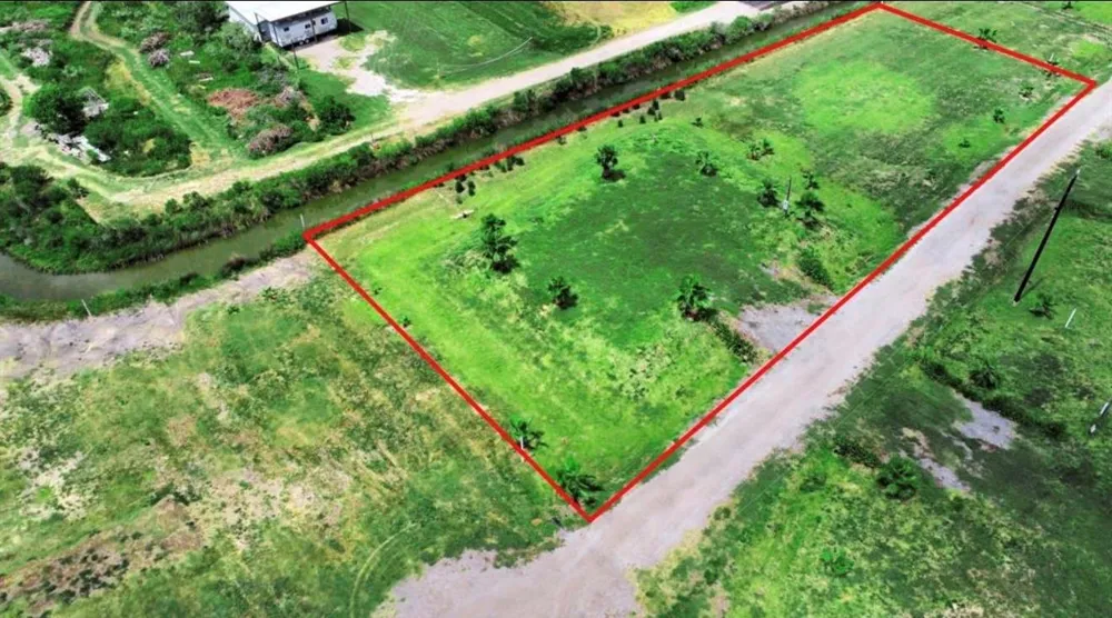 18 Cindy Palmer Lane Dickinson, TX 77539