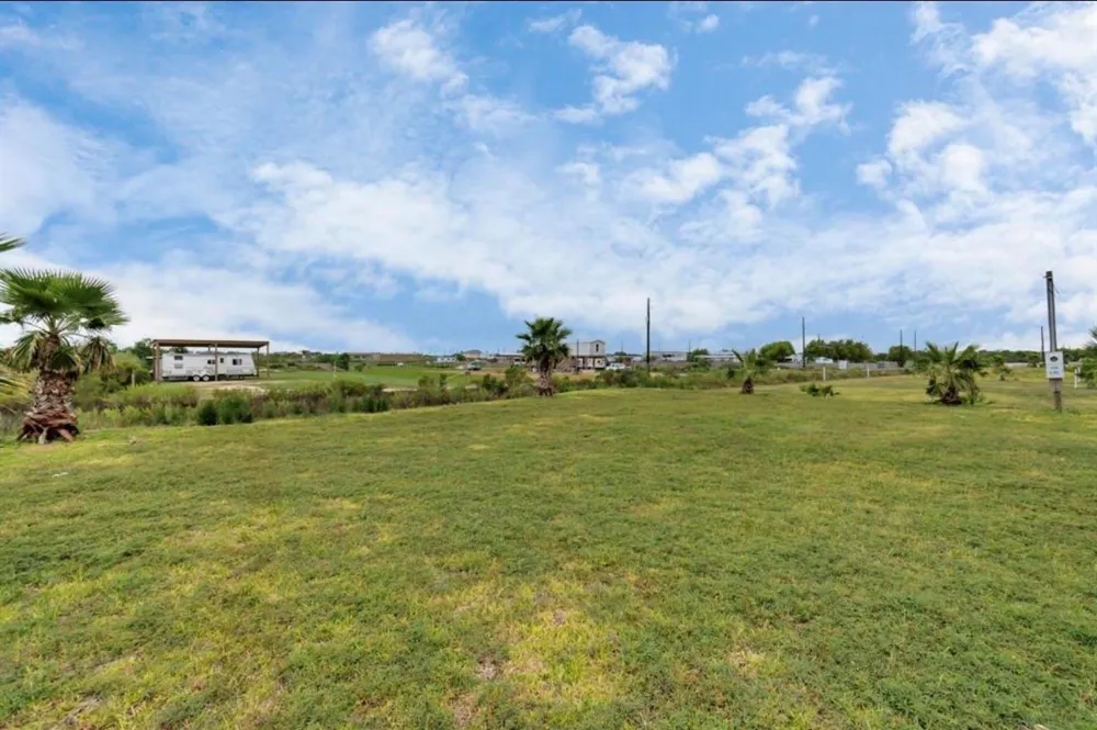 18 Cindy Palmer Lane Dickinson, TX 77539