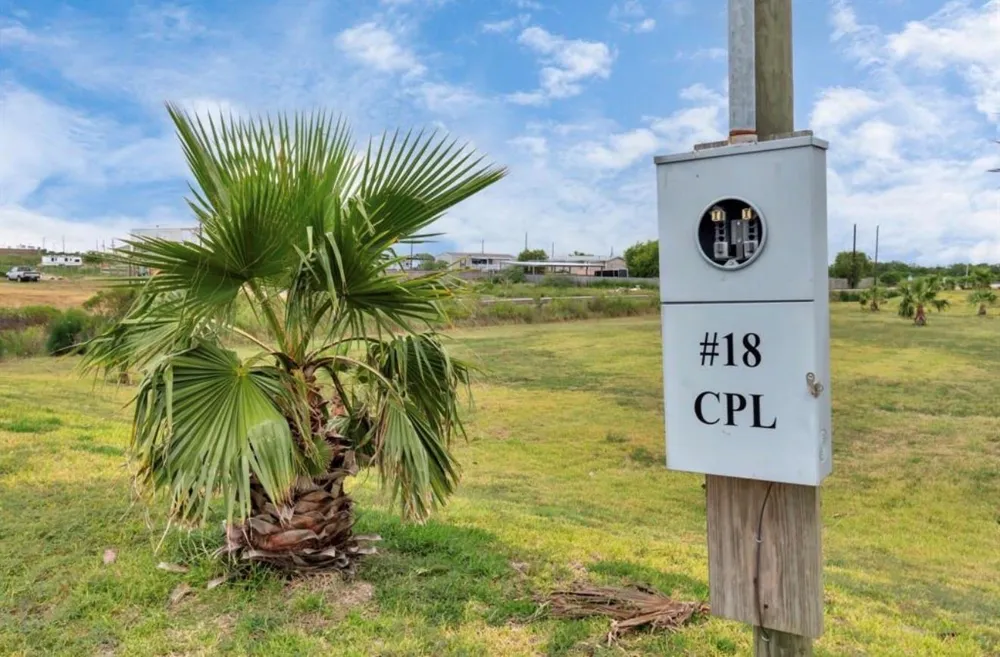 18 Cindy Palmer Lane Dickinson, TX 77539