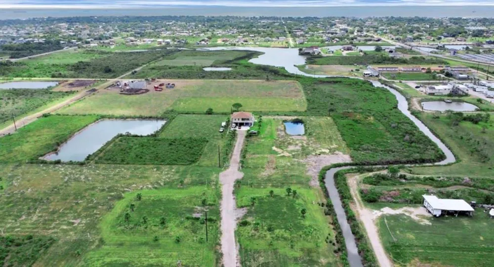 18 Cindy Palmer Lane Dickinson, TX 77539
