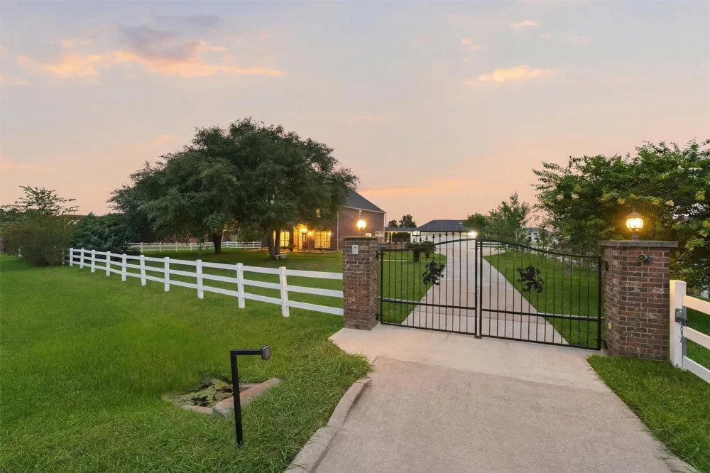5903 Waterwalk Court Richmond, TX 77469