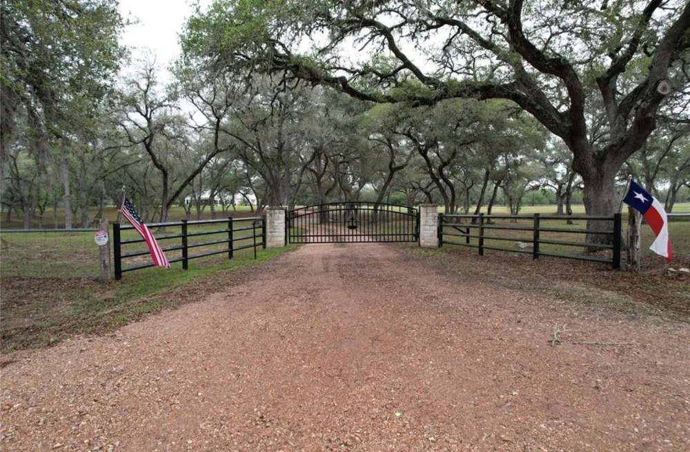 4149 Cr 444 Hallettsville, TX 77964