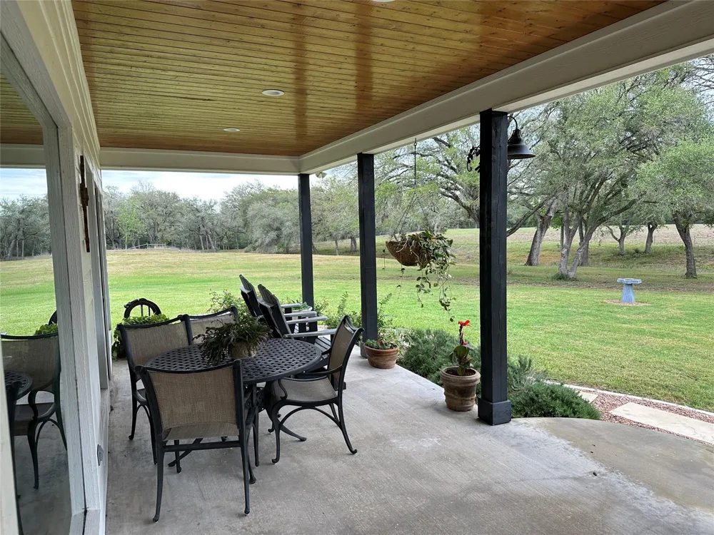 4149 Cr 444 Hallettsville, TX 77964