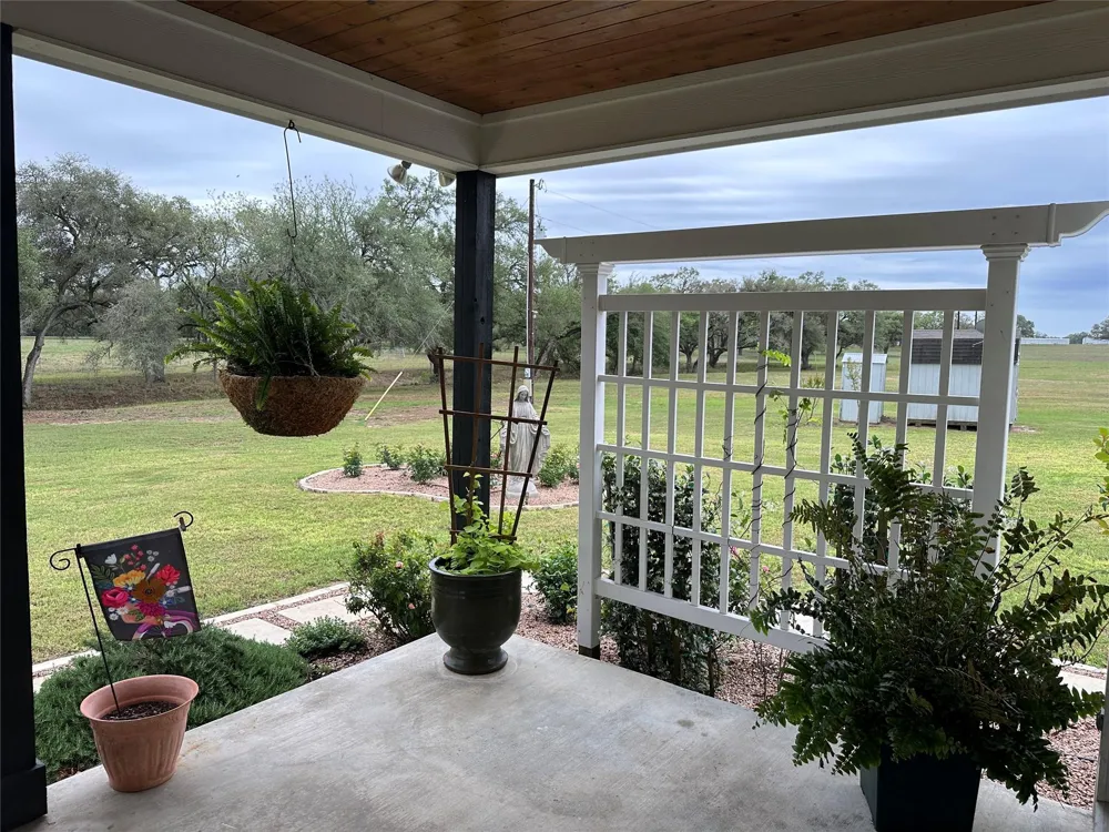 4149 Cr 444 Hallettsville, TX 77964
