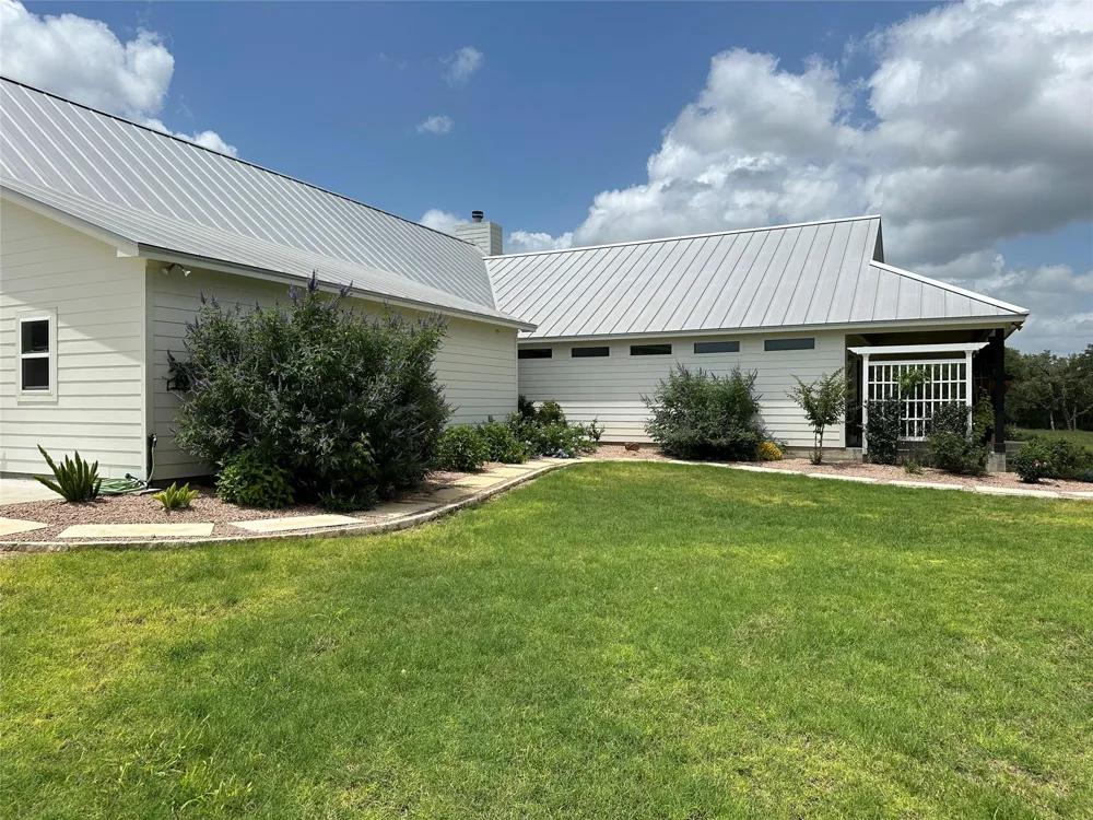 4149 Cr 444 Hallettsville, TX 77964