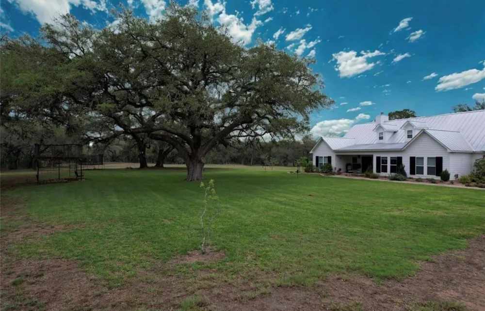 4149 Cr 444 Hallettsville, TX 77964