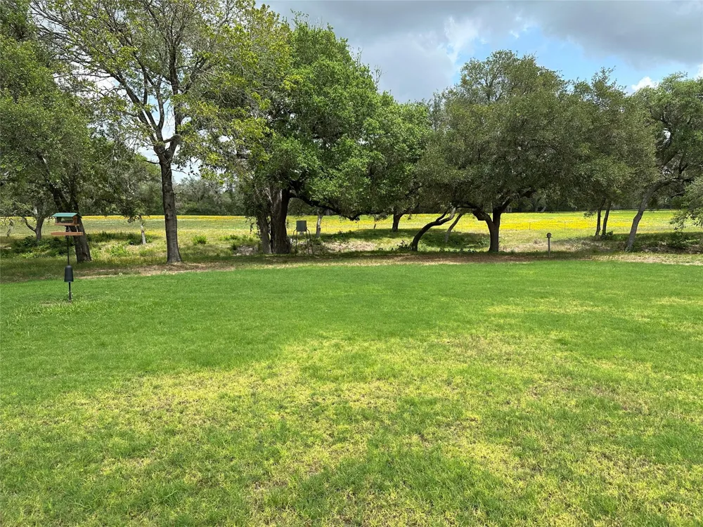 4149 Cr 444 Hallettsville, TX 77964