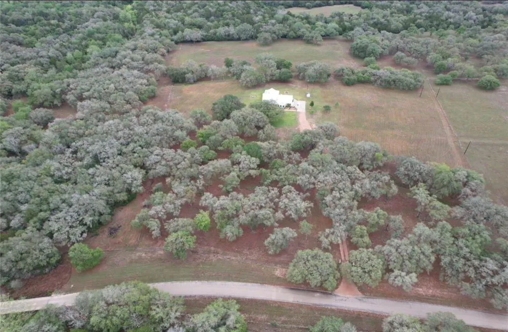 4149 Cr 444 Hallettsville, TX 77964