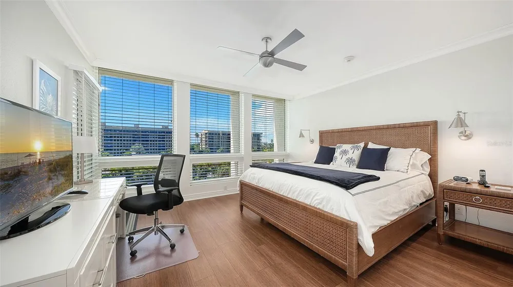 1075 GULF OF MEXICO DRIVE #303 Longboat Key, FL 34228