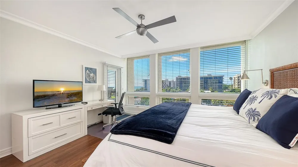 1075 GULF OF MEXICO DRIVE #303 Longboat Key, FL 34228
