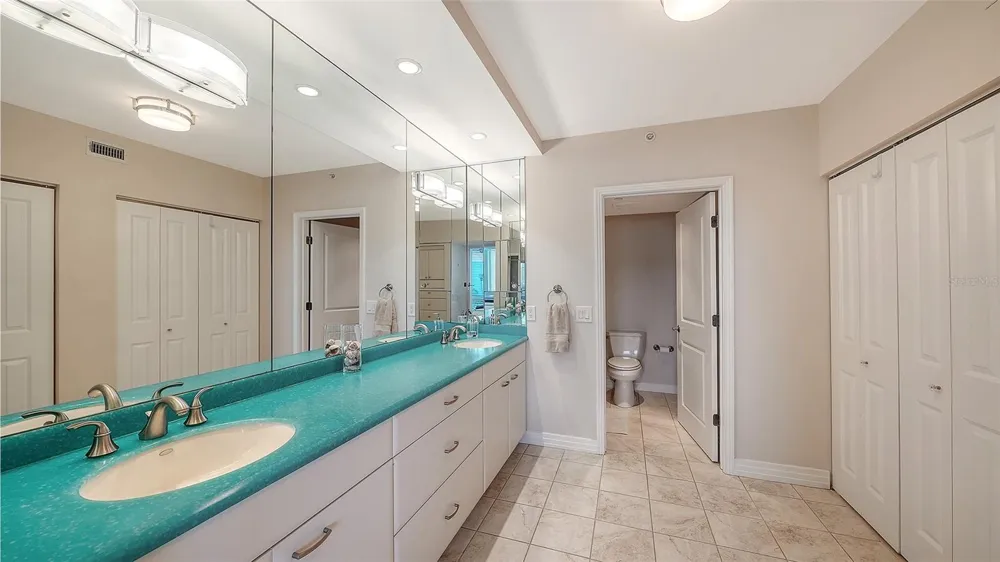 1075 GULF OF MEXICO DRIVE #303 Longboat Key, FL 34228