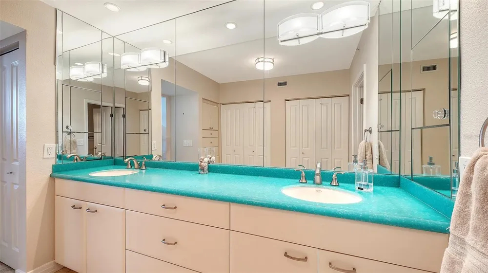 1075 GULF OF MEXICO DRIVE #303 Longboat Key, FL 34228