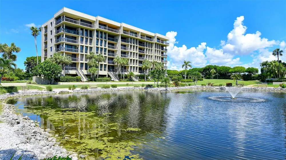 1075 GULF OF MEXICO DRIVE #303 Longboat Key, FL 34228