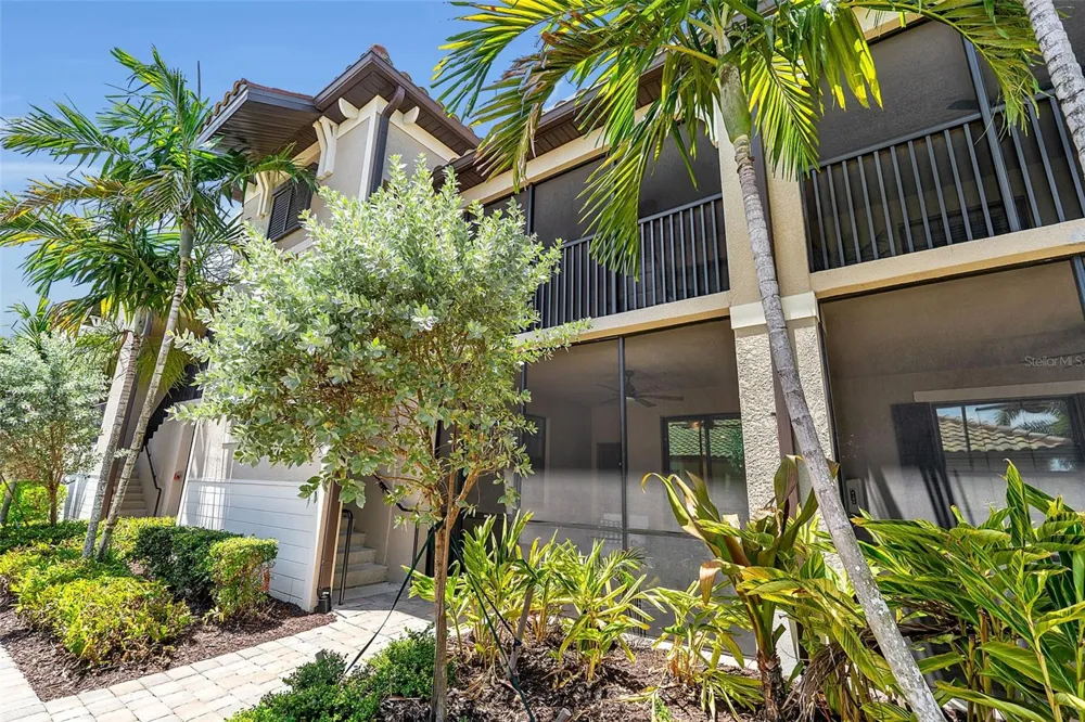 5664 PALMER CIRCLE #102 Bradenton, FL 34211