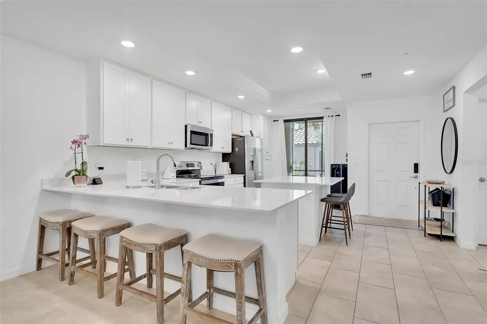 5664 PALMER CIRCLE #102 Bradenton, FL 34211
