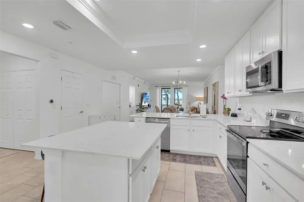 5664 PALMER CIRCLE #102 Bradenton, FL 34211
