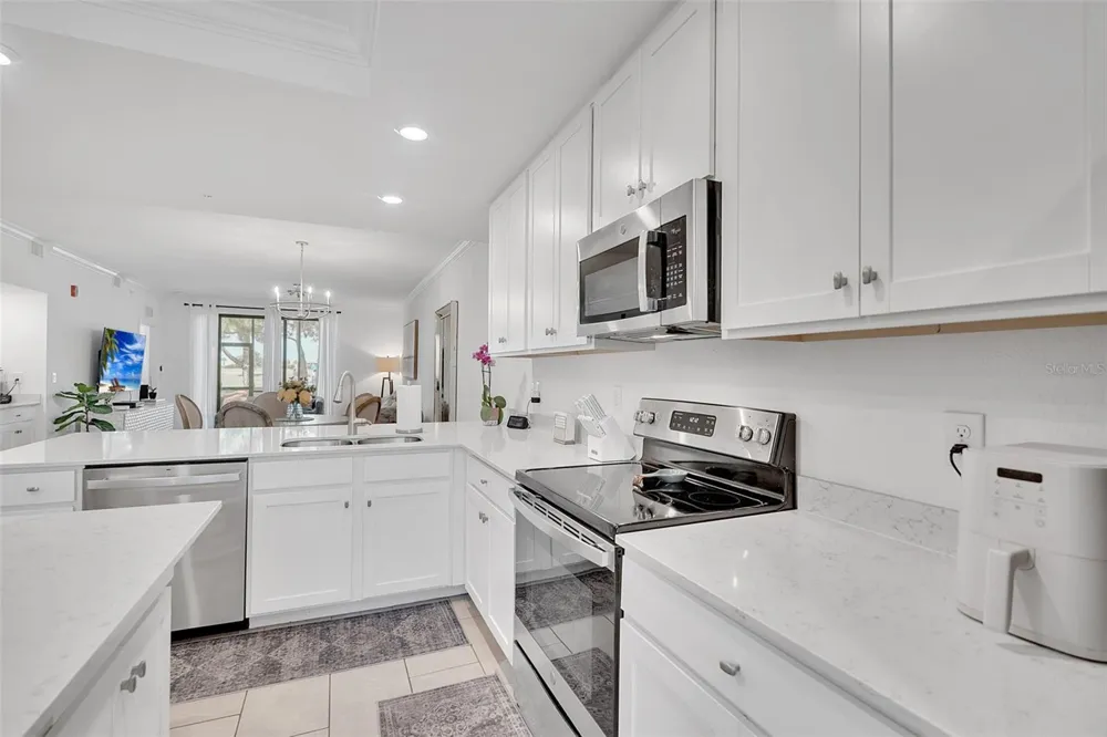 5664 PALMER CIRCLE #102 Bradenton, FL 34211