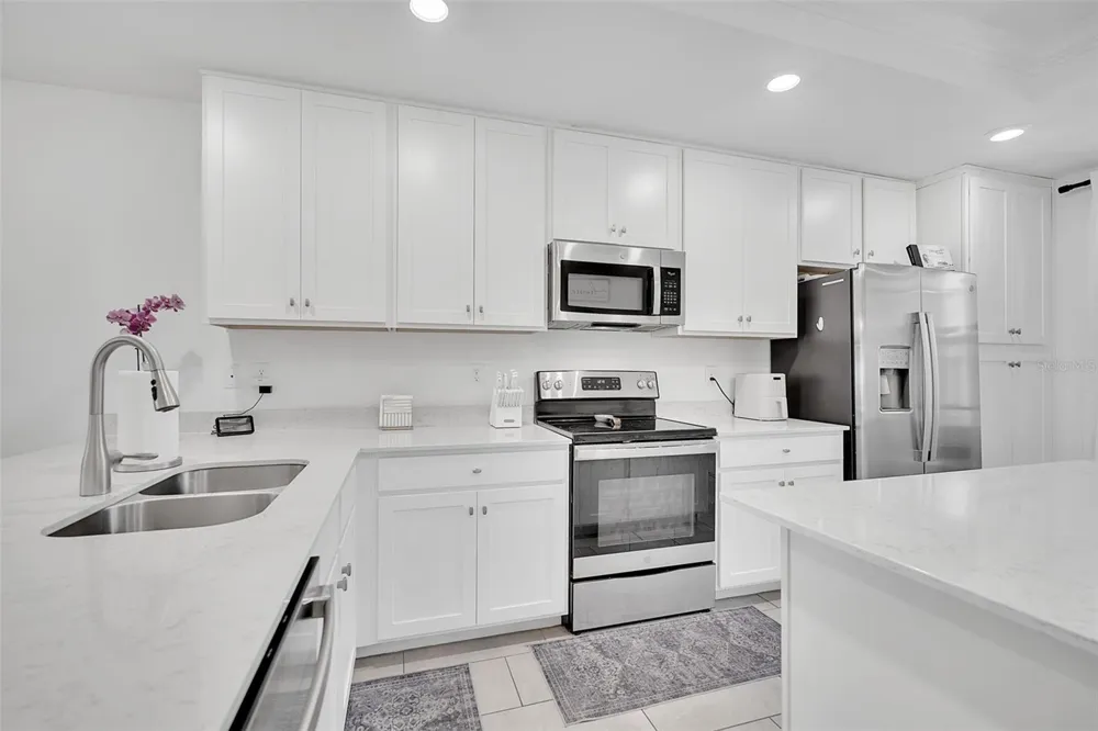 5664 PALMER CIRCLE #102 Bradenton, FL 34211