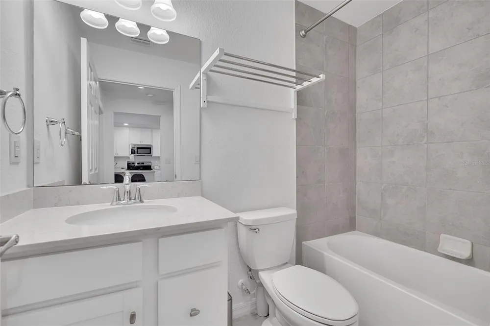 5664 PALMER CIRCLE #102 Bradenton, FL 34211