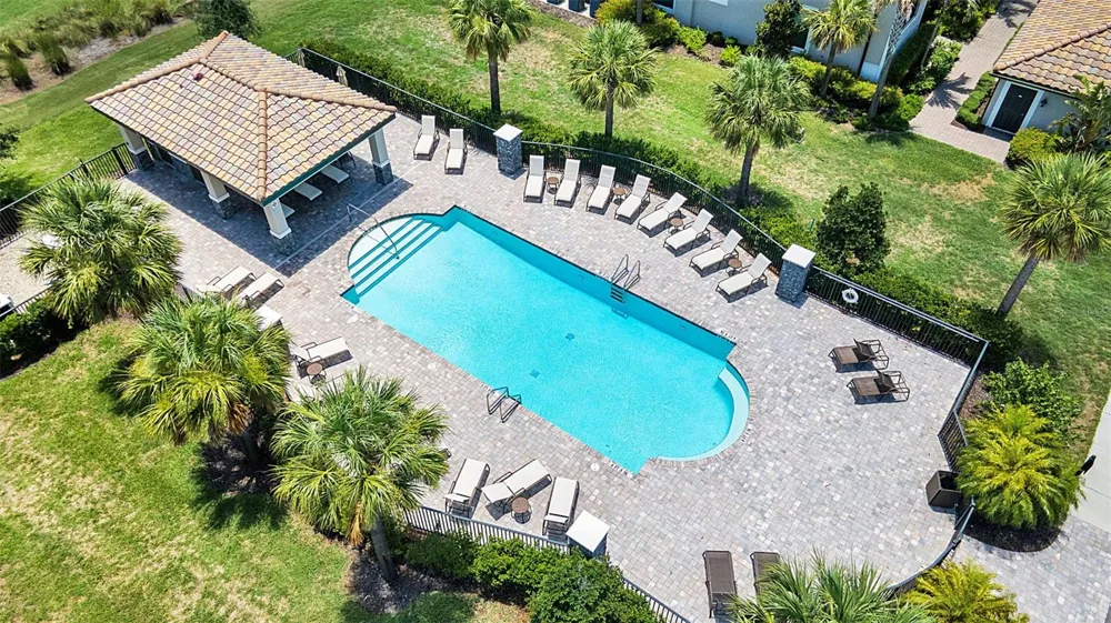 5664 PALMER CIRCLE #102 Bradenton, FL 34211
