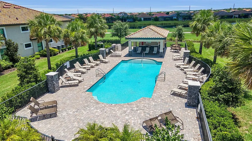 5664 PALMER CIRCLE #102 Bradenton, FL 34211