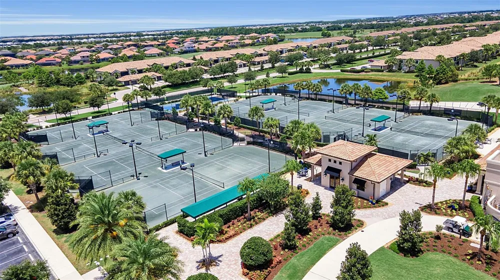 5664 PALMER CIRCLE #102 Bradenton, FL 34211