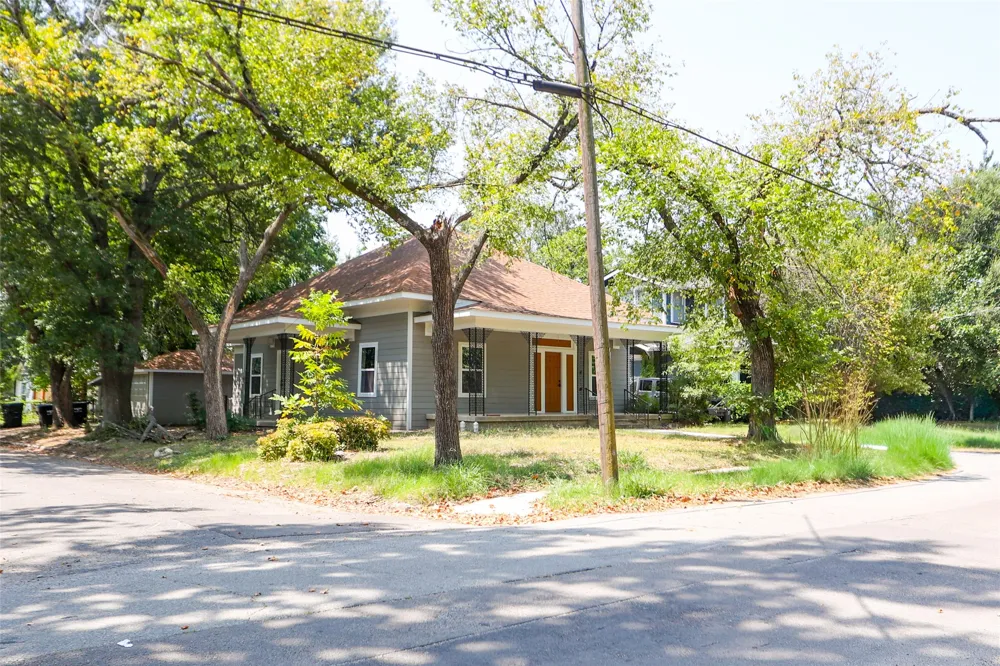 2303 Walworth Street Greenville, TX 75401