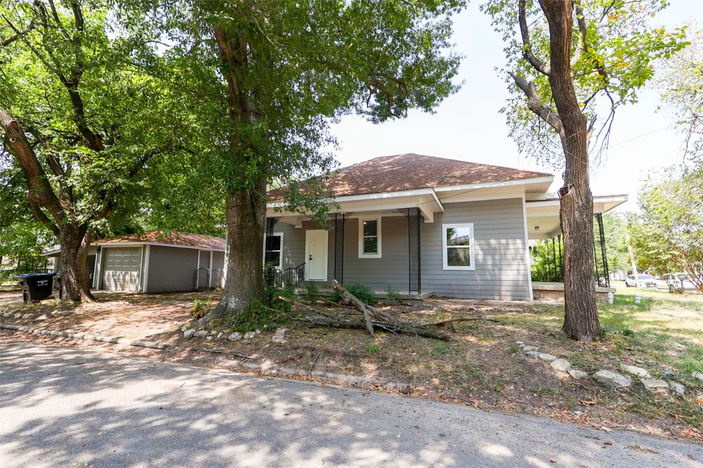 2303 Walworth Street Greenville, TX 75401