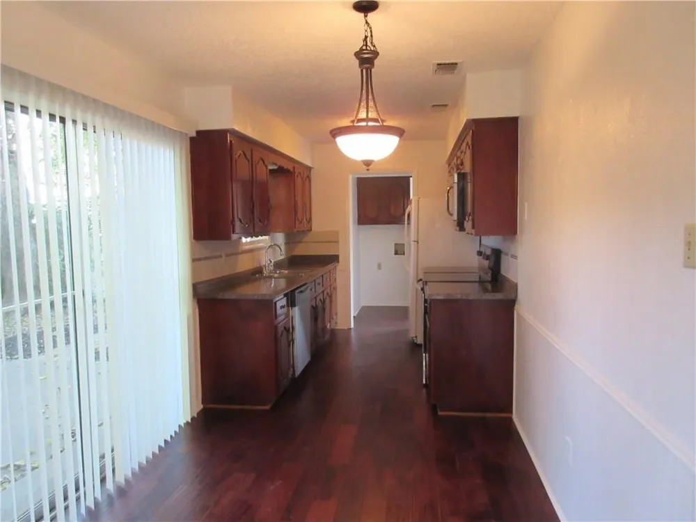 113 Shadybrook Drive DeSoto, TX 75115