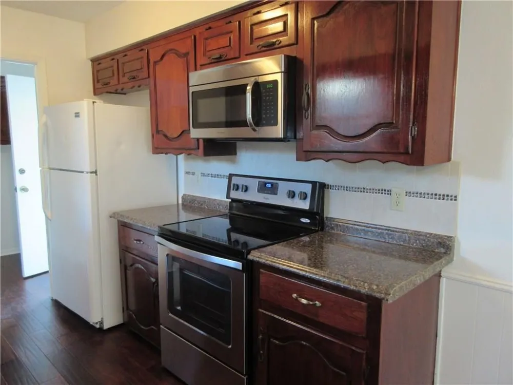 113 Shadybrook Drive DeSoto, TX 75115