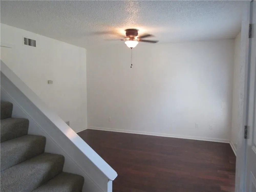 113 Shadybrook Drive DeSoto, TX 75115