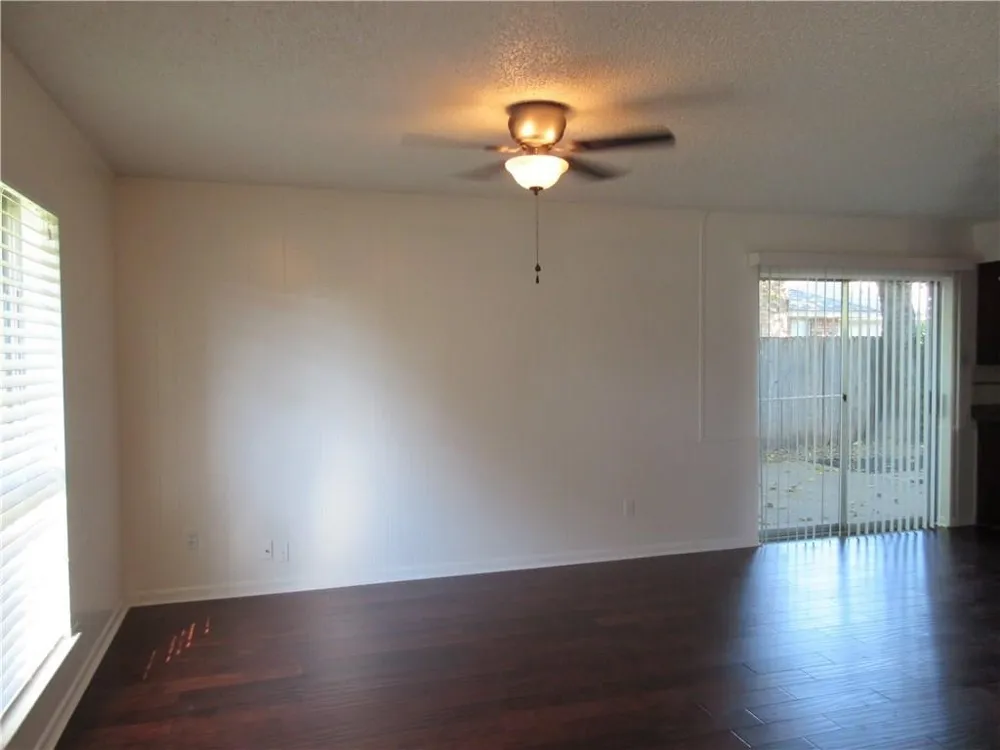 113 Shadybrook Drive DeSoto, TX 75115