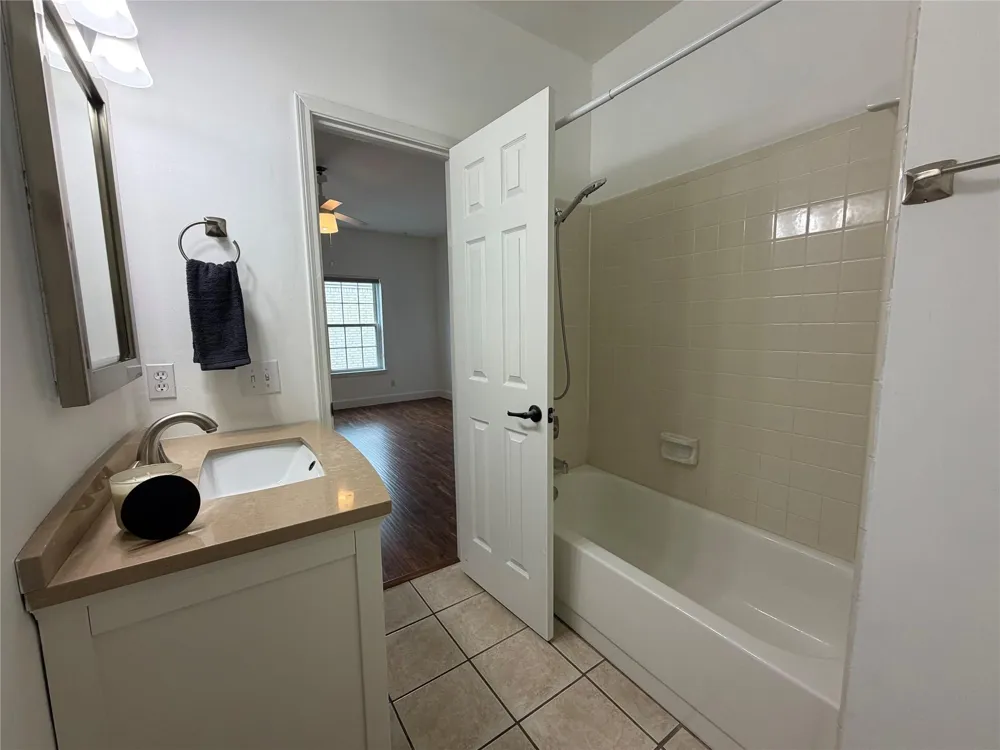 3800 Tanglewilde Street #602 Houston, TX 77063