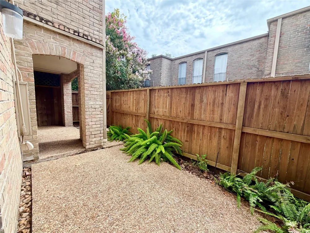 4639 Wild Indigo Street #463 Houston, TX 77027