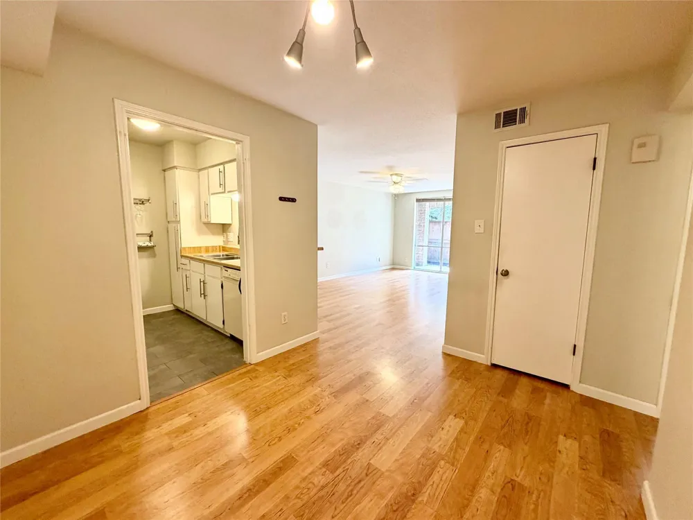 4639 Wild Indigo Street #463 Houston, TX 77027