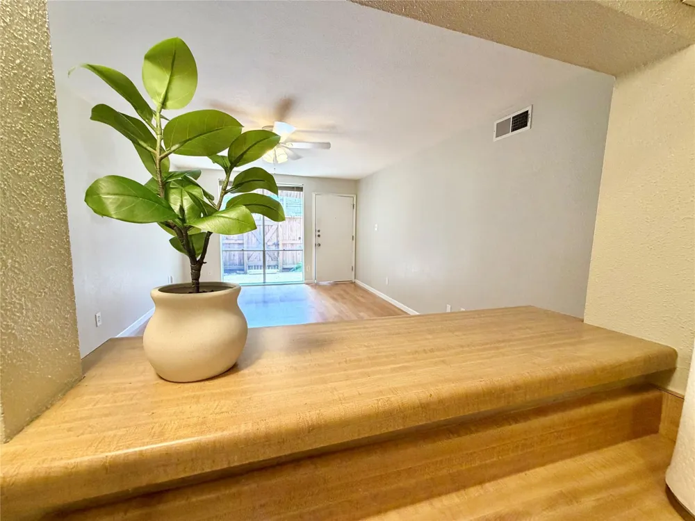 4639 Wild Indigo Street #463 Houston, TX 77027