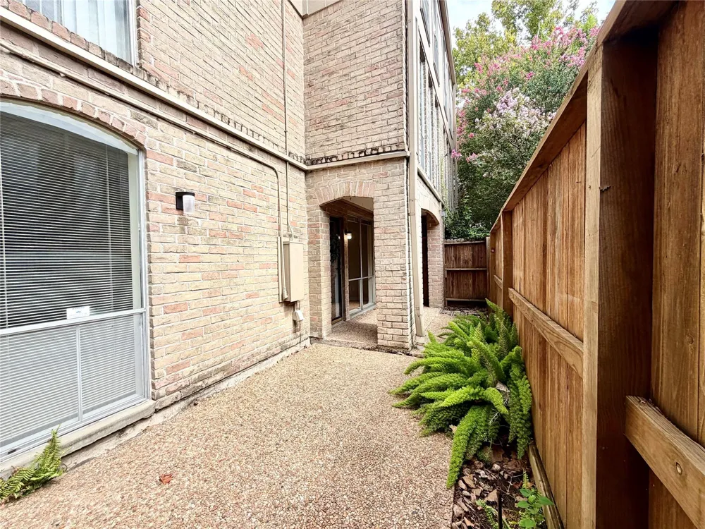 4639 Wild Indigo Street #463 Houston, TX 77027