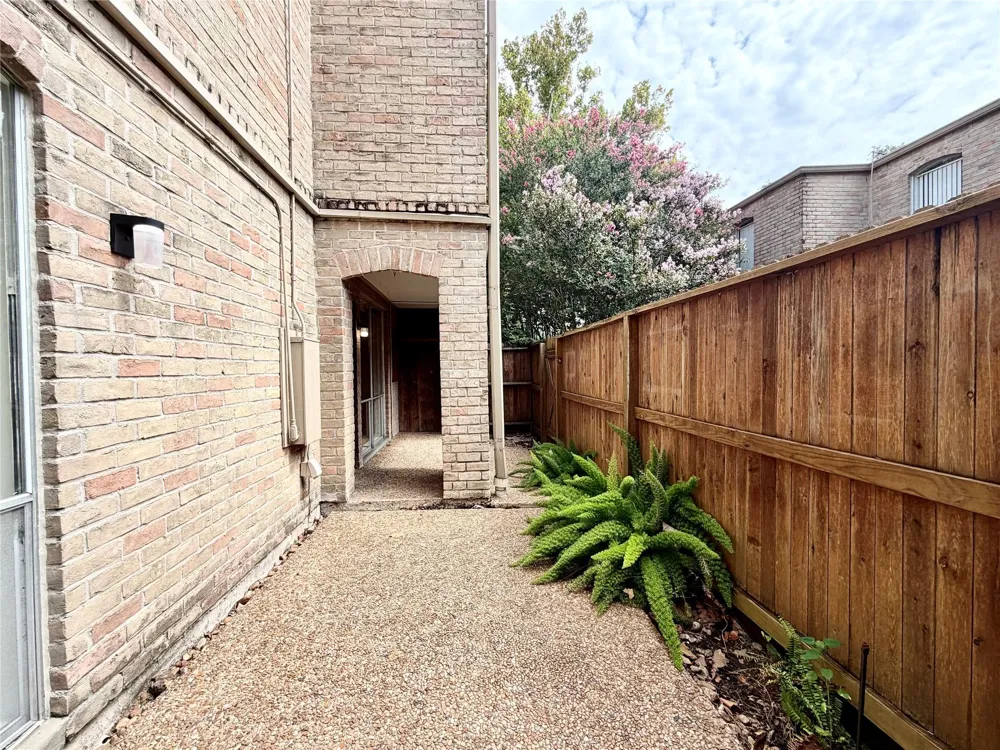 4639 Wild Indigo Street #463 Houston, TX 77027