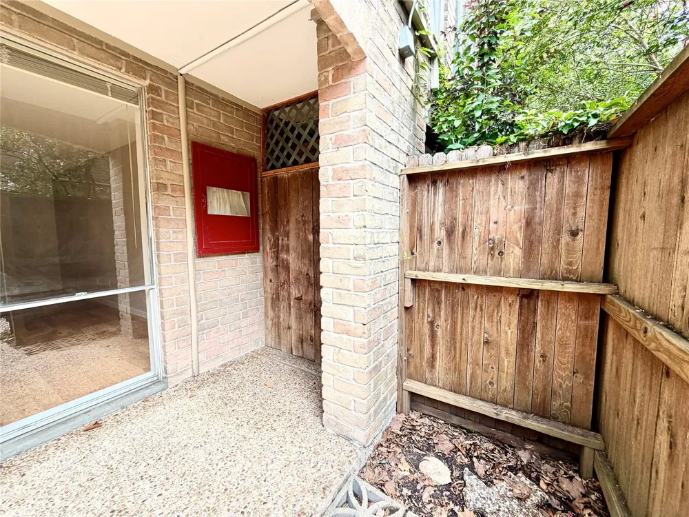4639 Wild Indigo Street #463 Houston, TX 77027