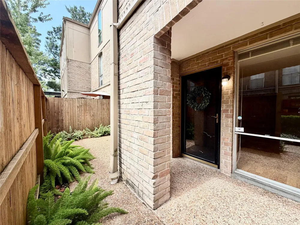 4639 Wild Indigo Street #463 Houston, TX 77027