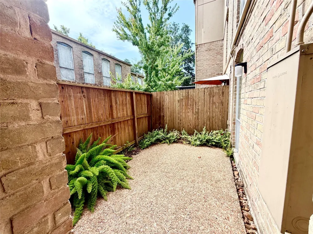 4639 Wild Indigo Street #463 Houston, TX 77027