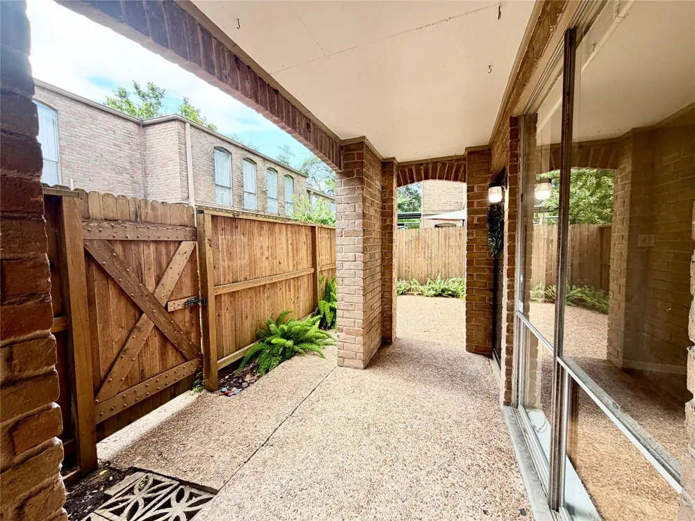 4639 Wild Indigo Street #463 Houston, TX 77027